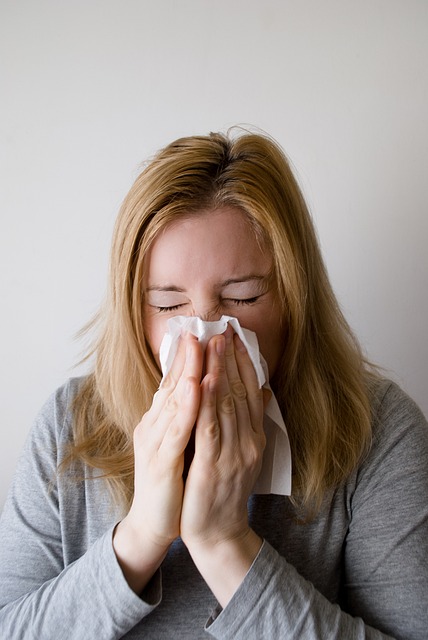 An image showing various natural remedies and essential oils, accompanied by the text "Effective Home Remedies to Clear Your Sinuses After COVID: A Comprehensive Guide."